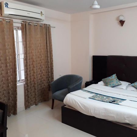 Seaqueen Residency Hotel Chennai Exterior photo